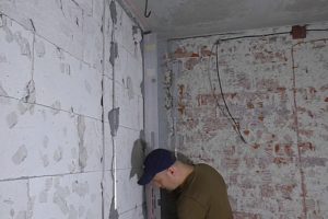 Как правильно штукатурить стены