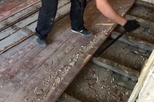 Как убрать скрип деревянного пола