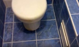 Как скрыть трубы в туалете