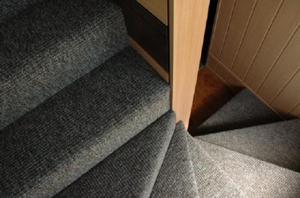 Накладки на ступени лестницы из ковролина