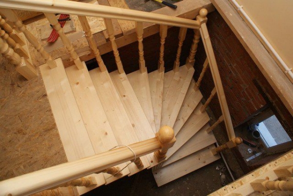 Лестница на второй этаж своими руками: виды и монтаж лестниц второго этажа в частном доме